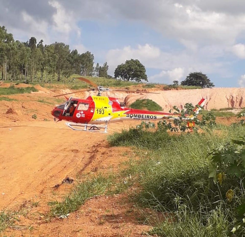 Helicóptero do Corpo de Bombeiros utilizado nas buscas e salvamento